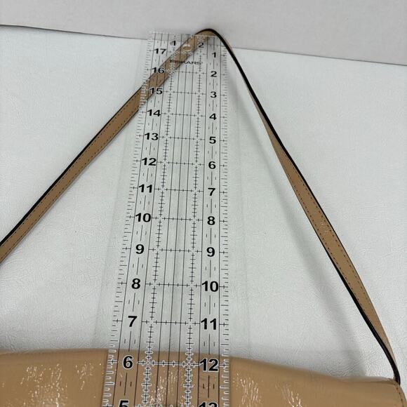 Michael Kors Beverly Oversized Clutch Shoulder Handbag Beige Patent Leather - Picture 14 of 14